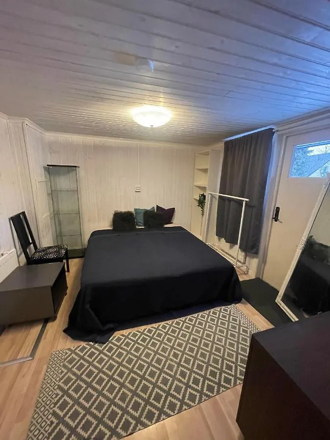 Private Room With Own Entrance Near Airport And City Center! Stockholm Homestay